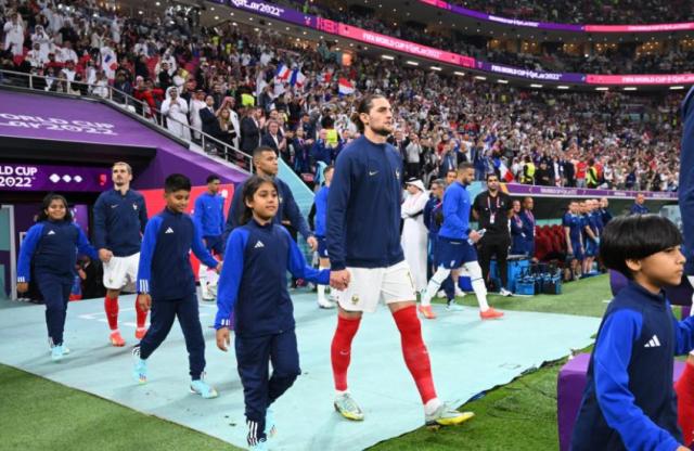 1671338696925017410.png france 5.png