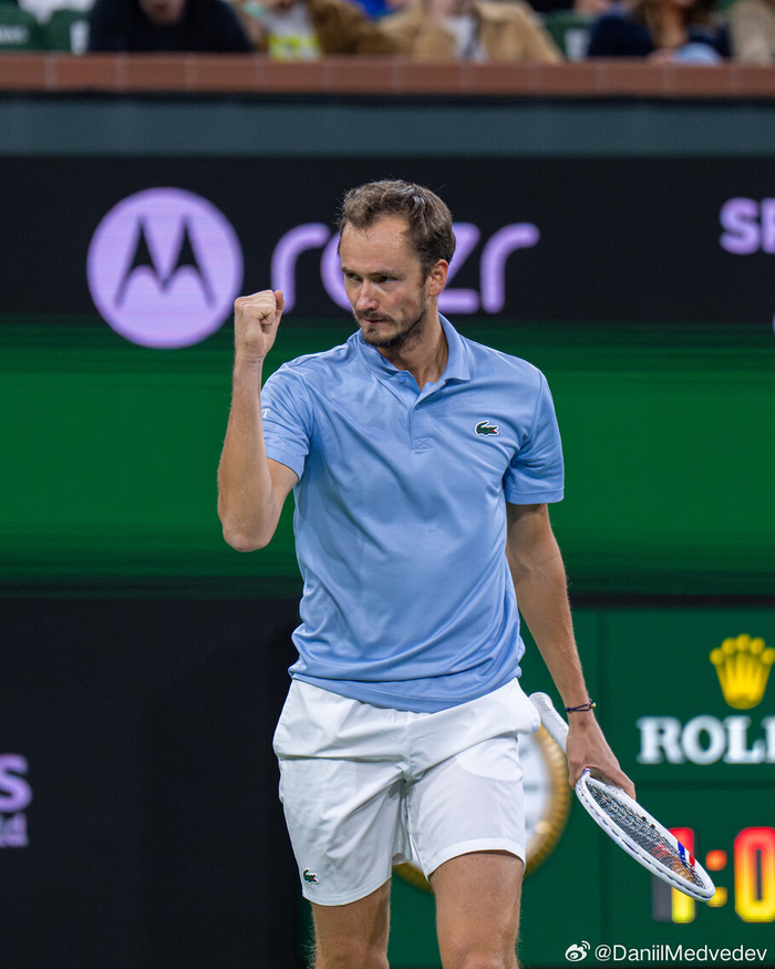 jrs直播-谁懂啊？梅总爆大冷淘汰了阿尔卡拉斯！|梅德维德夫|辛纳|卡洛斯·阿尔卡拉斯|扬尼克-辛纳|冠军_新浪体育_新浪新闻