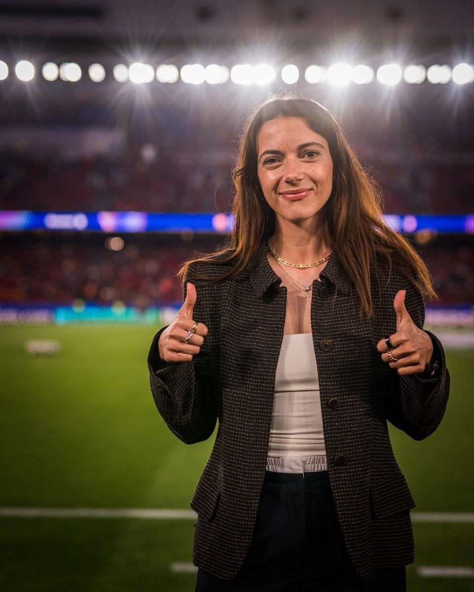 24足球-助威男足，邦马蒂到诺坎普现场观看巴萨与马竞的首回合比赛