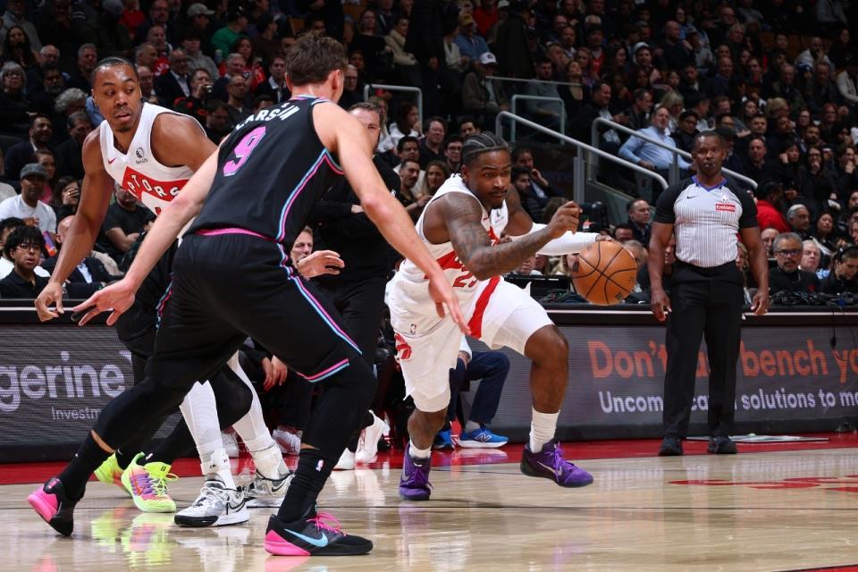 足球直播-锁定连4年打附加赛！热火遭猛龙三杀 巴恩斯25+8+5热巴13中2